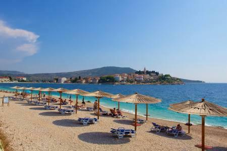 Charming Seaside Apartment Primošten Exterior foto